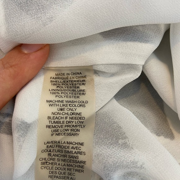 Green, Black and White Sleeveless Top - Picture 9 of 9